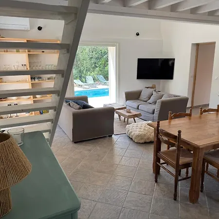 Vecchio, Calme Avec Piscine فيلة بورتو فيكشْيو